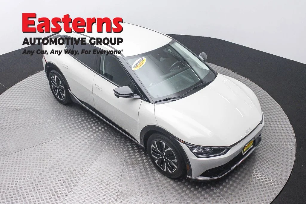 Used 2022 White Kia Wind image 3