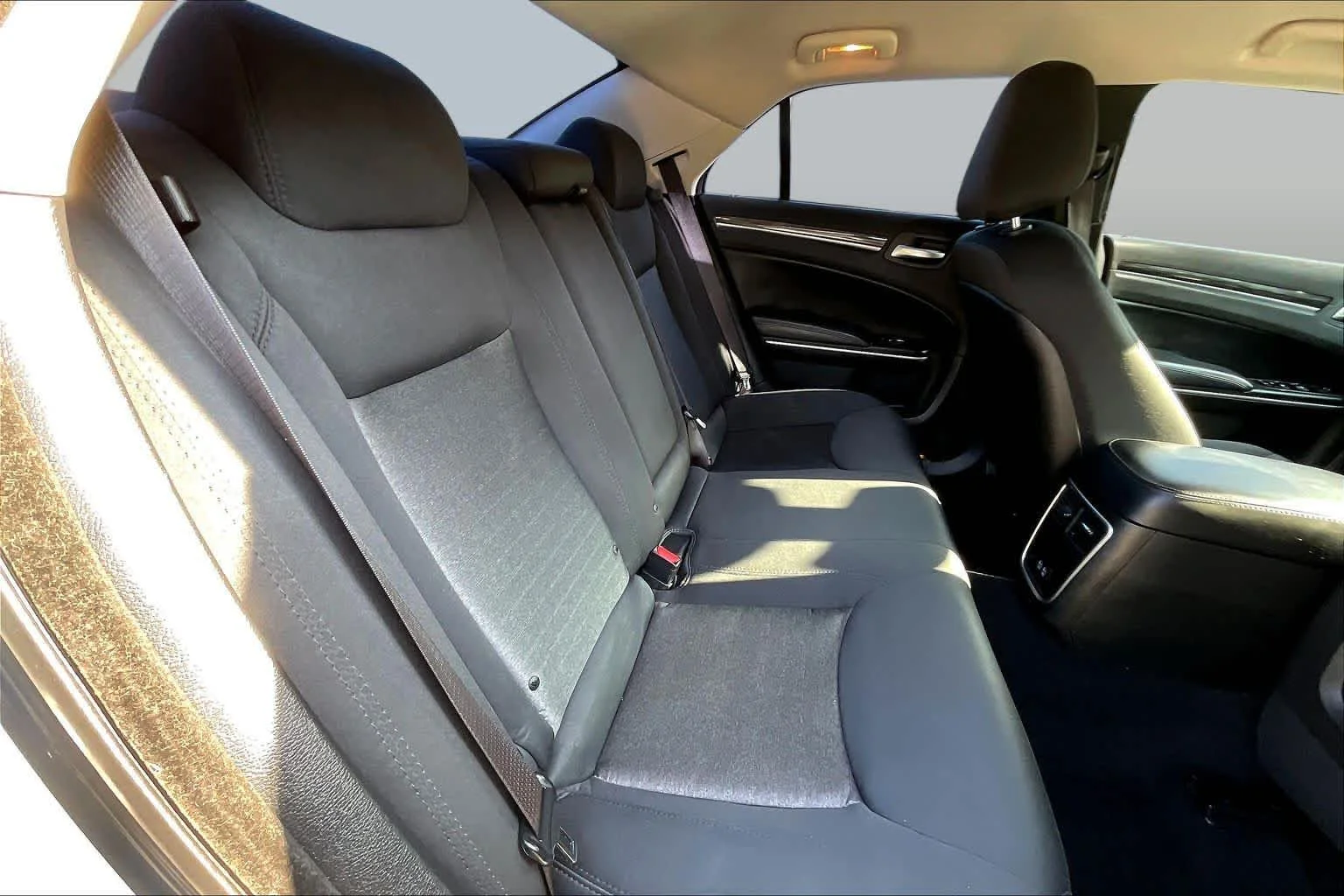 Used 2019 Ceramic Grey Clearcoat Chrysler Touring image 20