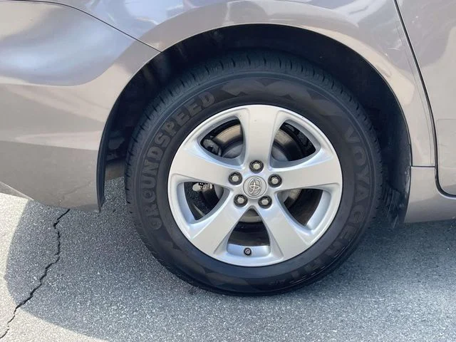 Used 2017 Gray Toyota LE image 7