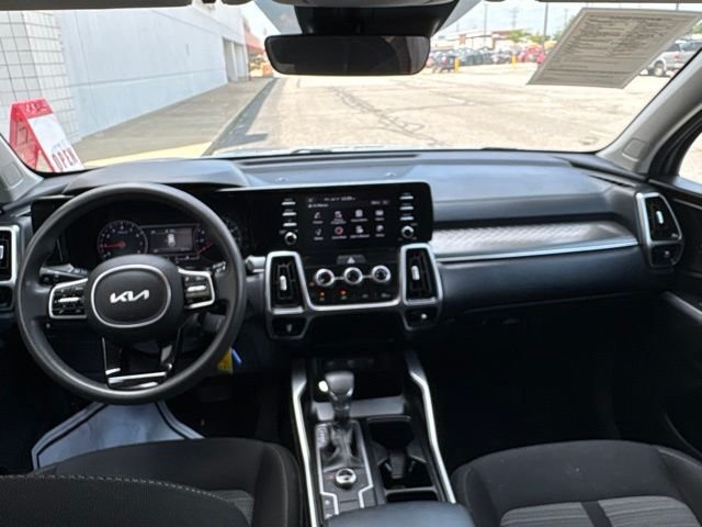 Used 2022 Sparkling Silver Kia LX image 29