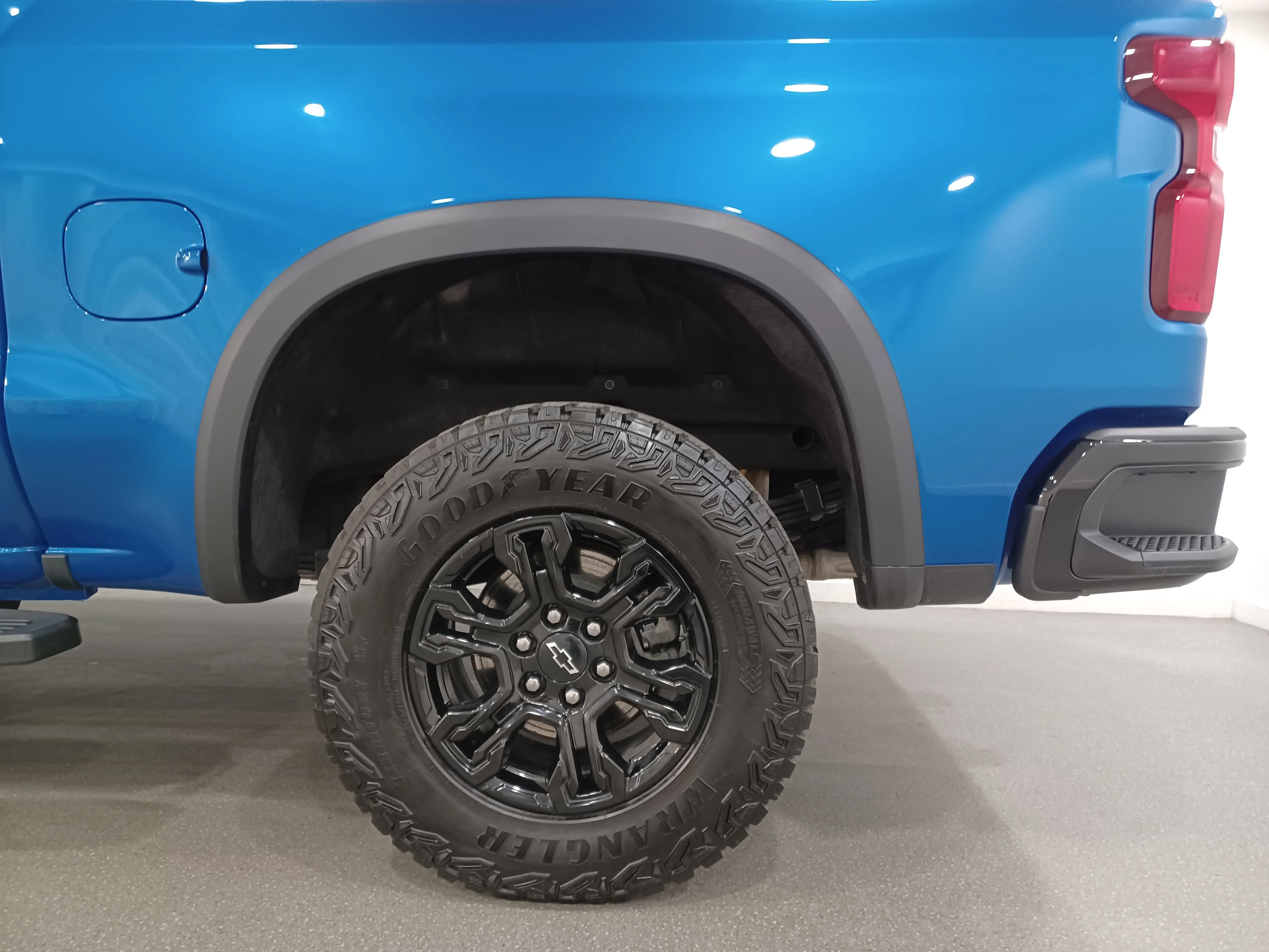 Certified Used 2024 Glacier Blue Metallic Chevrolet ZR2 4x4*Adaptive Cruise | Remote Start | Nav | Head Up Display | Cooled Leather | Htd Steering Wheel image 21