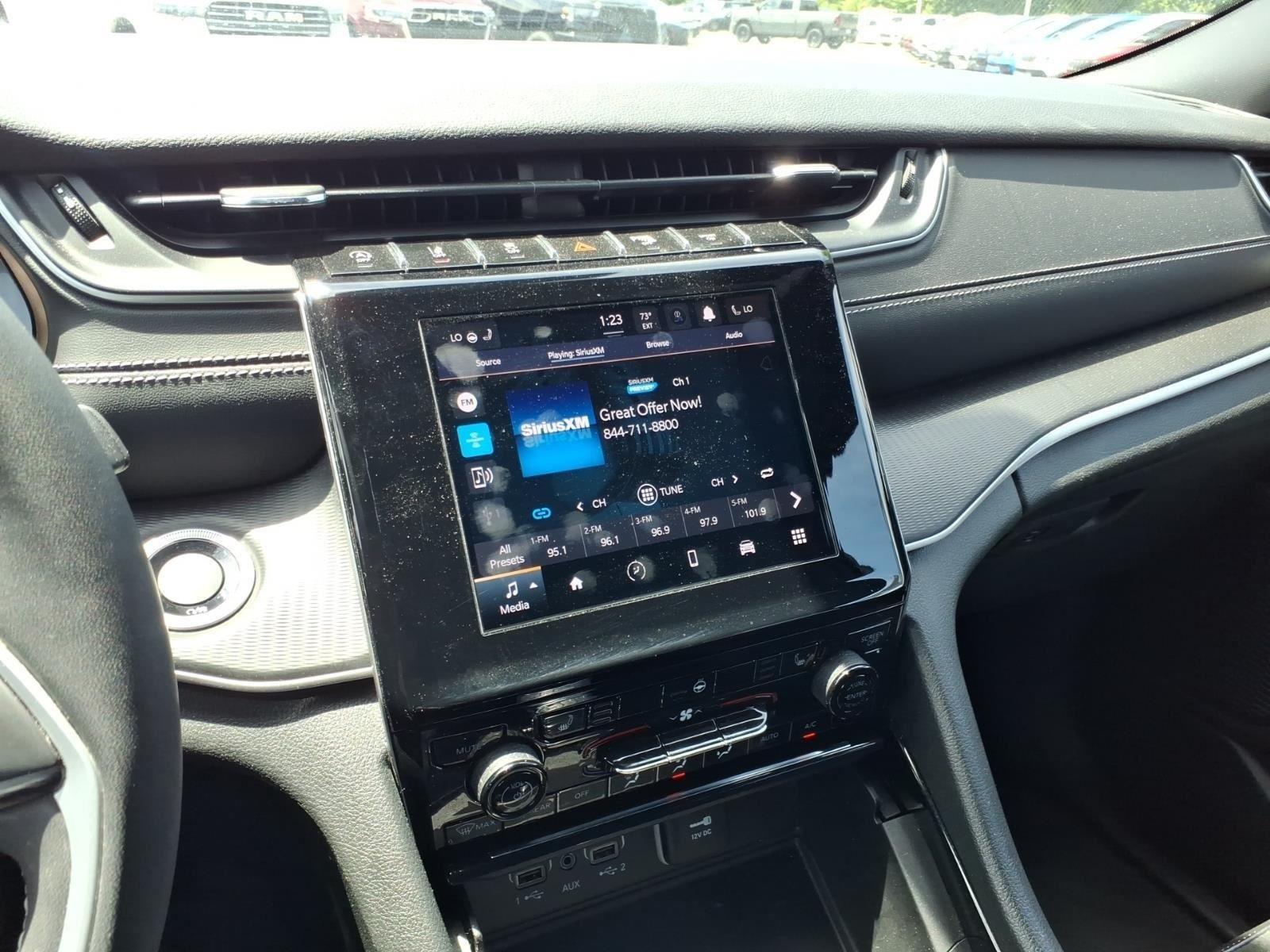 Used 2023 Silver Zynith Jeep Altitude image 22