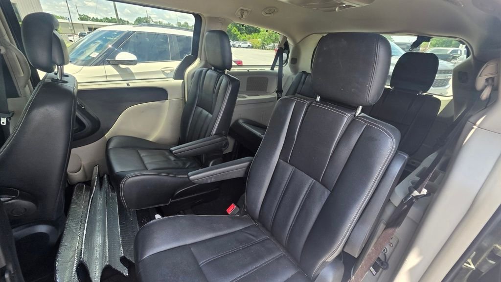 Used 2014 Gray Chrysler Touring image 4