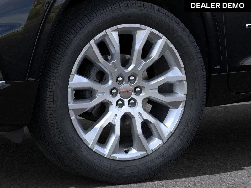 Used 2025  GMC Denali image 9