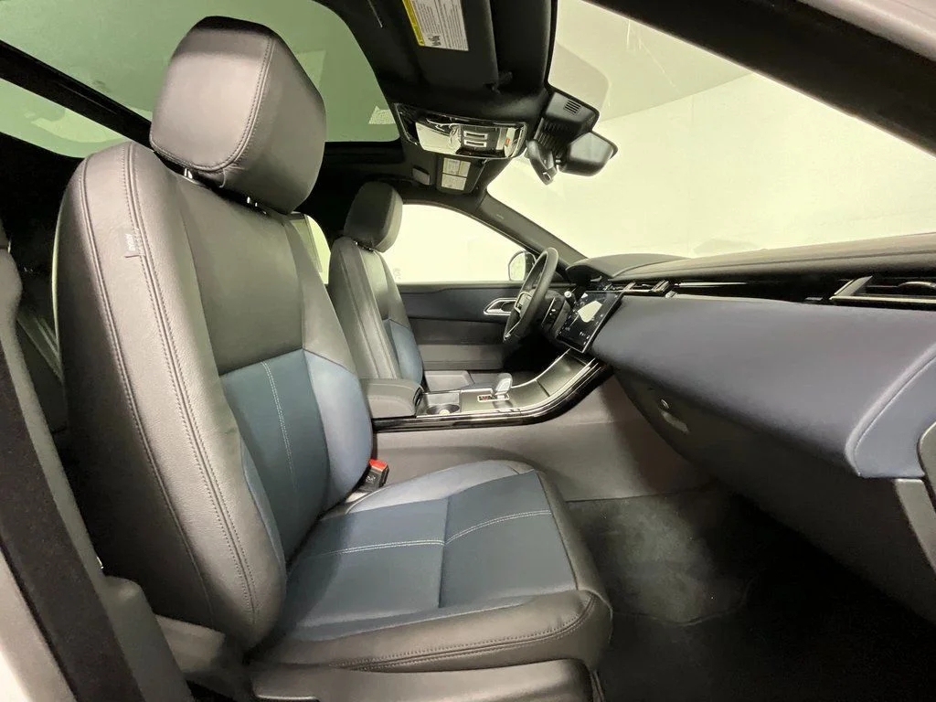 New 2026 Fuji White Land Rover Dynamic SE image 3