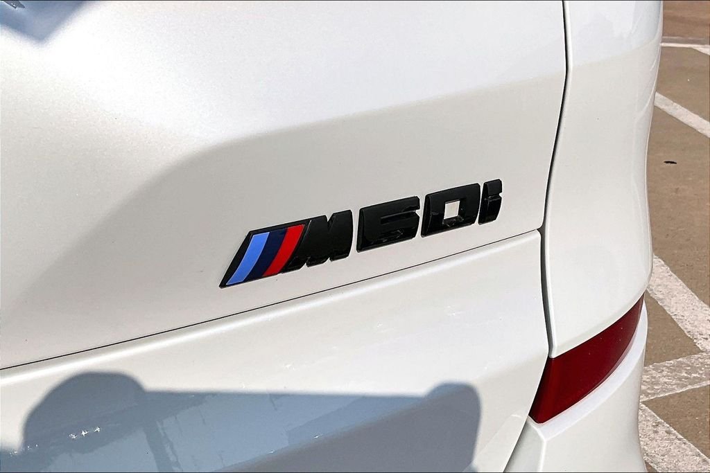 Used 2025 White BMW M60i image 31