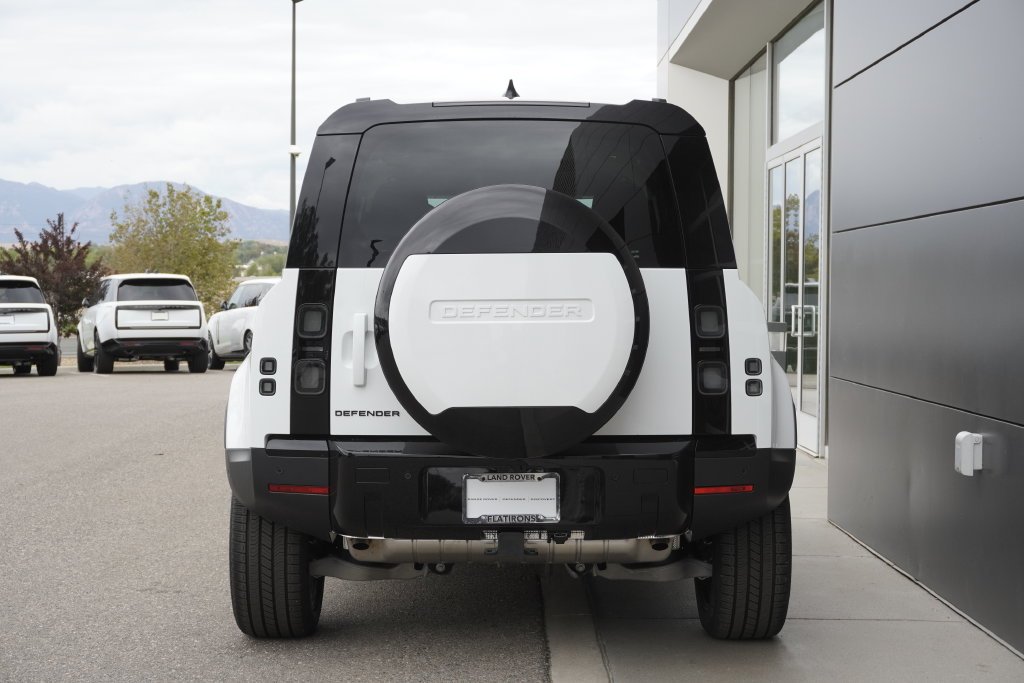 New 2026 Fuji White Land Rover S image 6