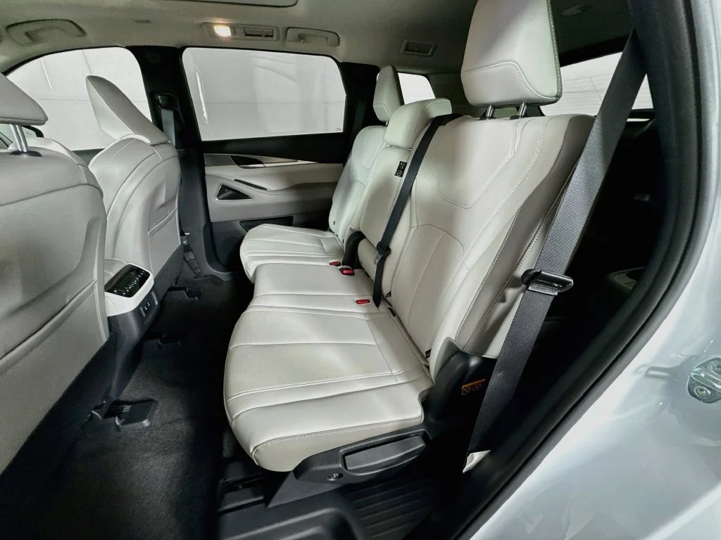 Certified Used 2027 White INFINITI LUXE image 33