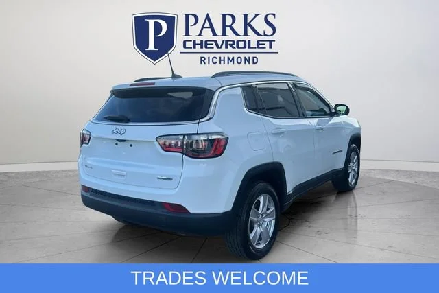 Used 2022 Bright White Clea Jeep Latitude image 9