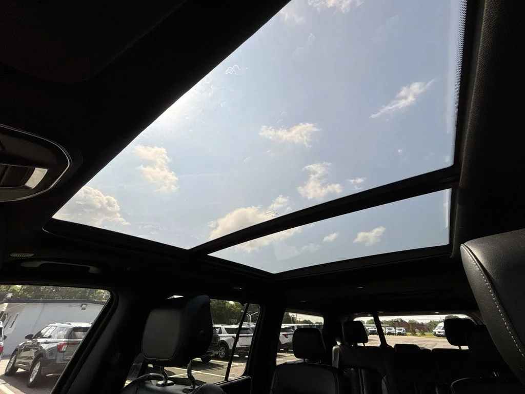 Used 2022 Red Jeep Series II image 16