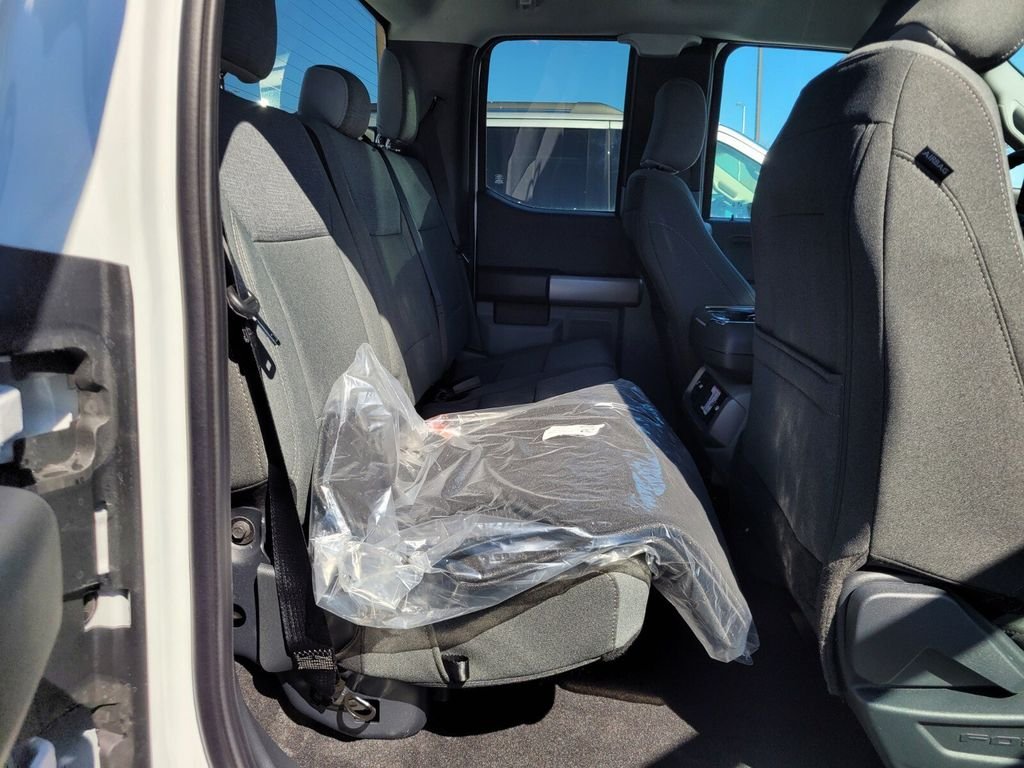New 2025 Oxford White Ford XLT image 34
