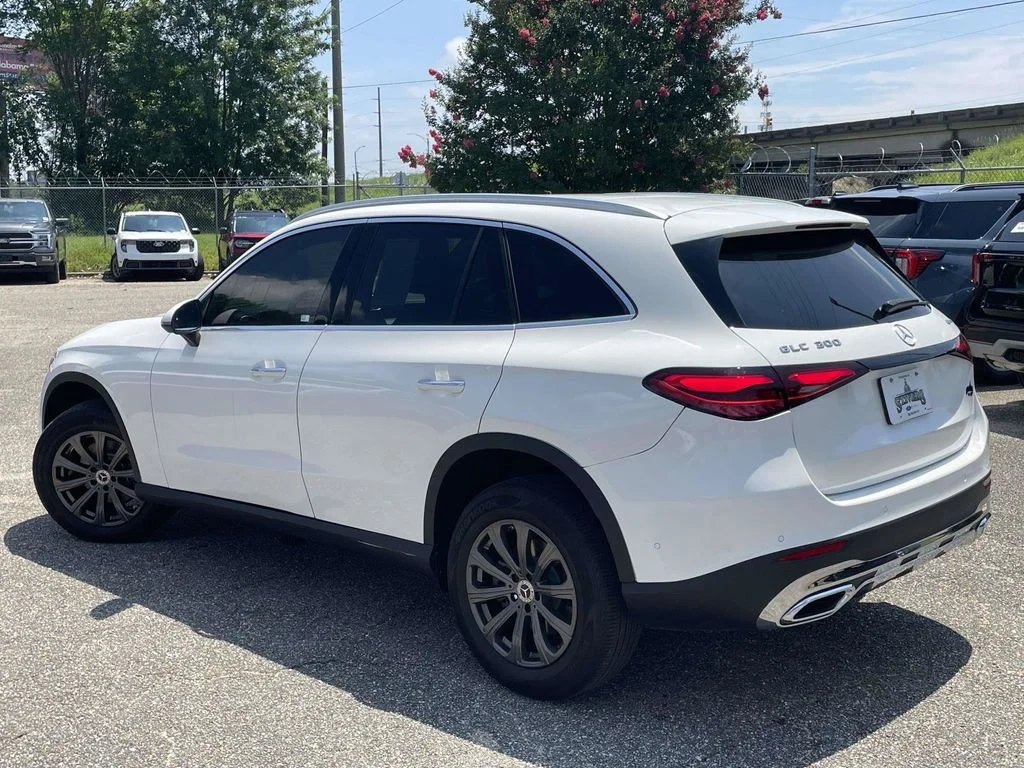 Used 2024 White Mercedes-Benz GLC 300 image 5