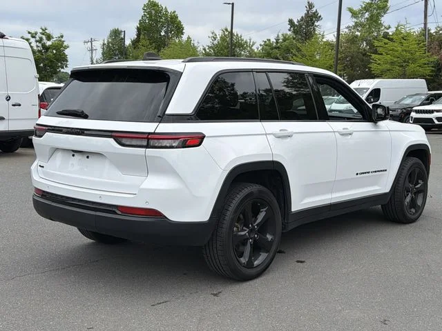 Used 2023 White/off-white Jeep Altitude X image 13