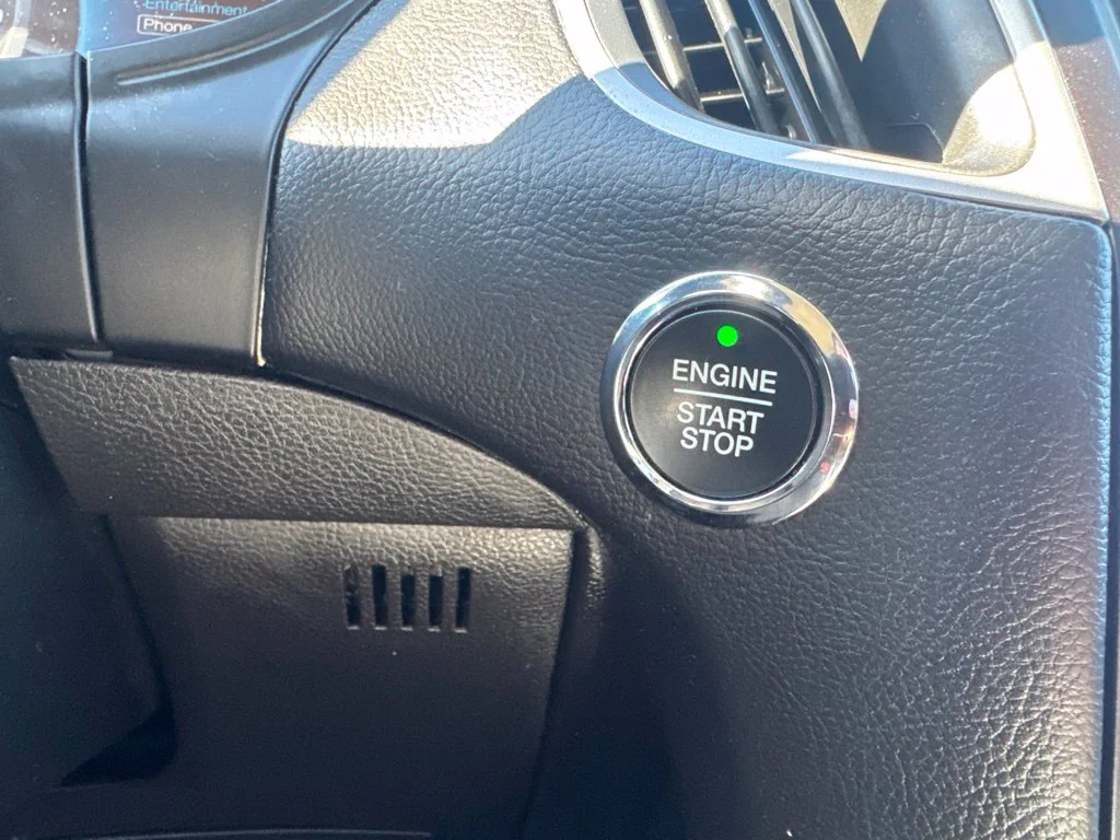 Used 2024 Black Ford SE image 17