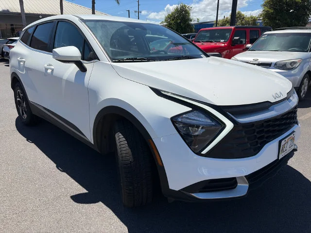 Used 2023 White Kia LX image 3