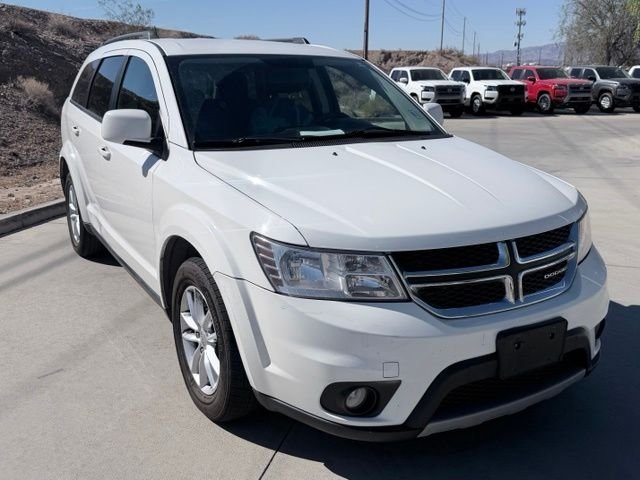 Used 2017 White Dodge SXT image 3