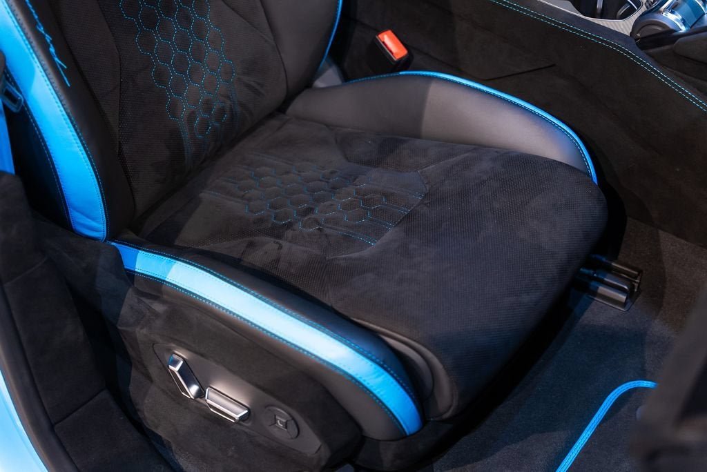 Used 2024 Blu Cepheus Metallic Lamborghini Performante image 39