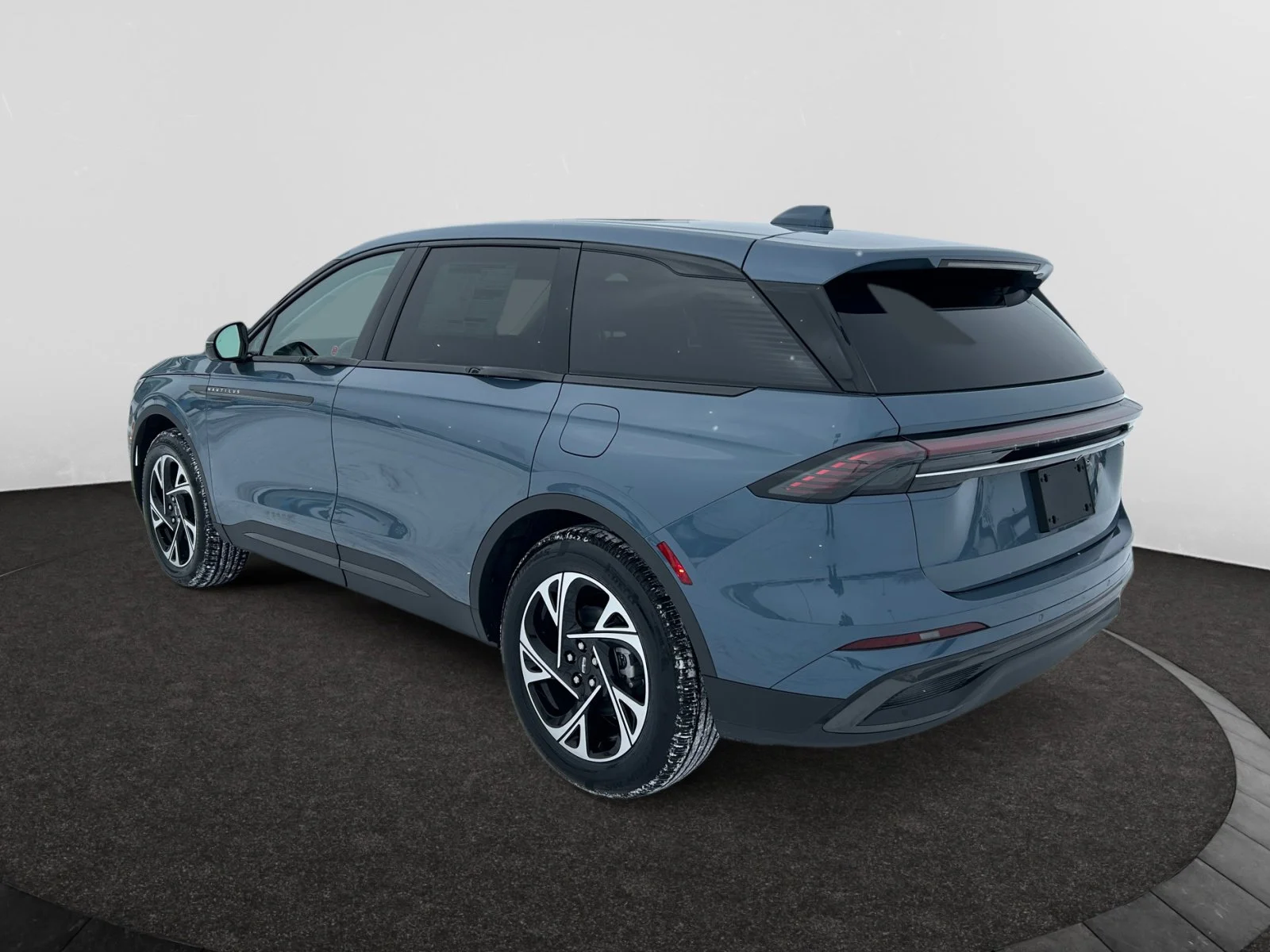 New 2026 Whisper Blue Metallic Clearcoat Lincoln Premiere image 3