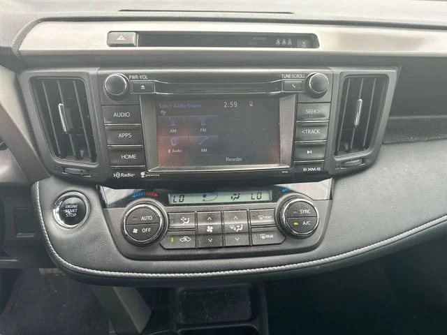 Used 2018 Silver Toyota XLE image 15
