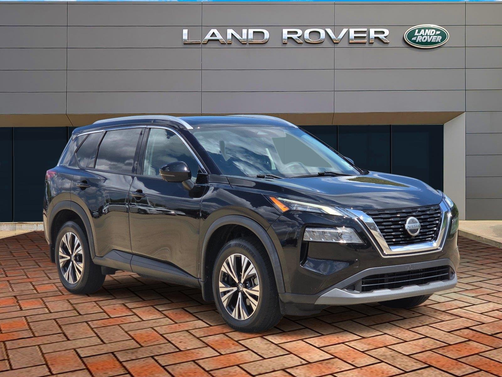 Used 2021 Super Black Nissan SV image 3