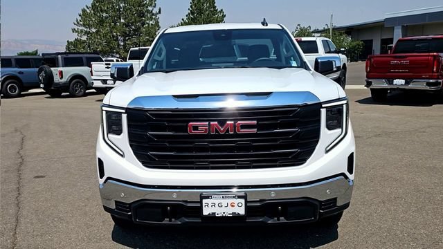 New 2026 Summit White GMC Pro image 3