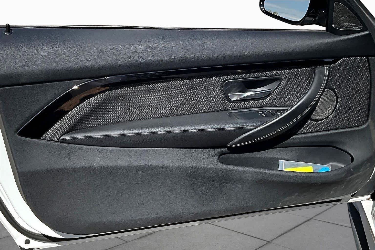 Used 2016 Alpine White BMW  image 18