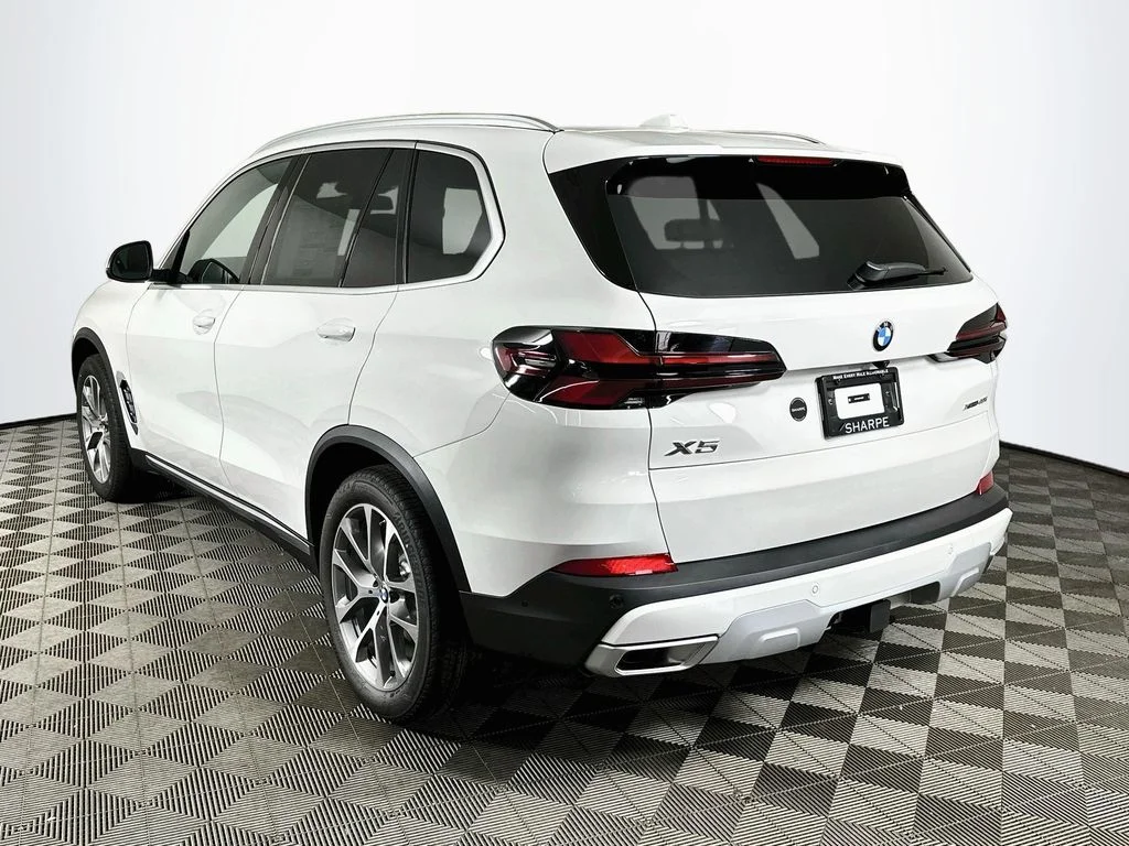 New 2026 Alpine White BMW xDrive40i image 7