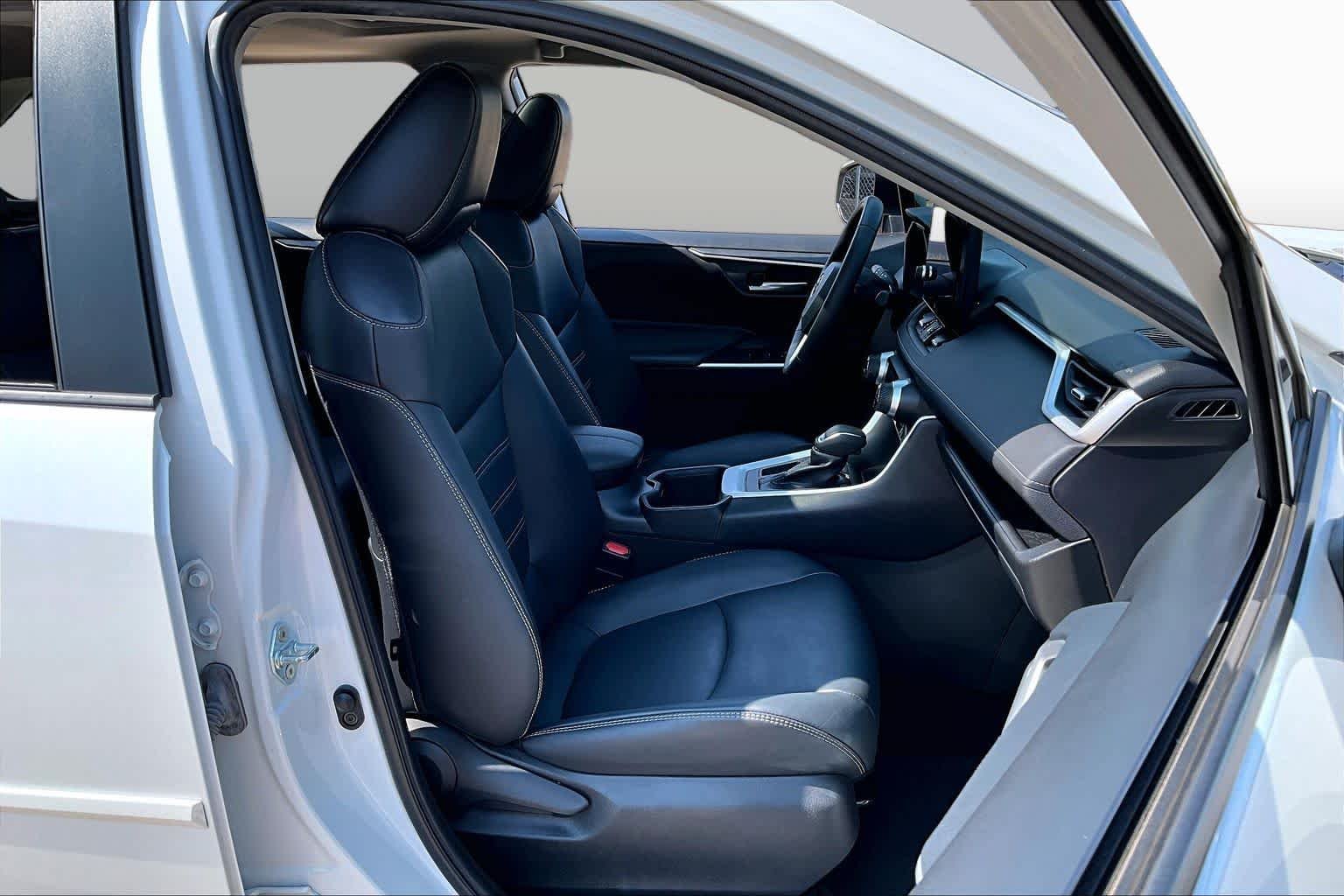Used 2023 Wind Chill Pearl Toyota XLE Premium image 8