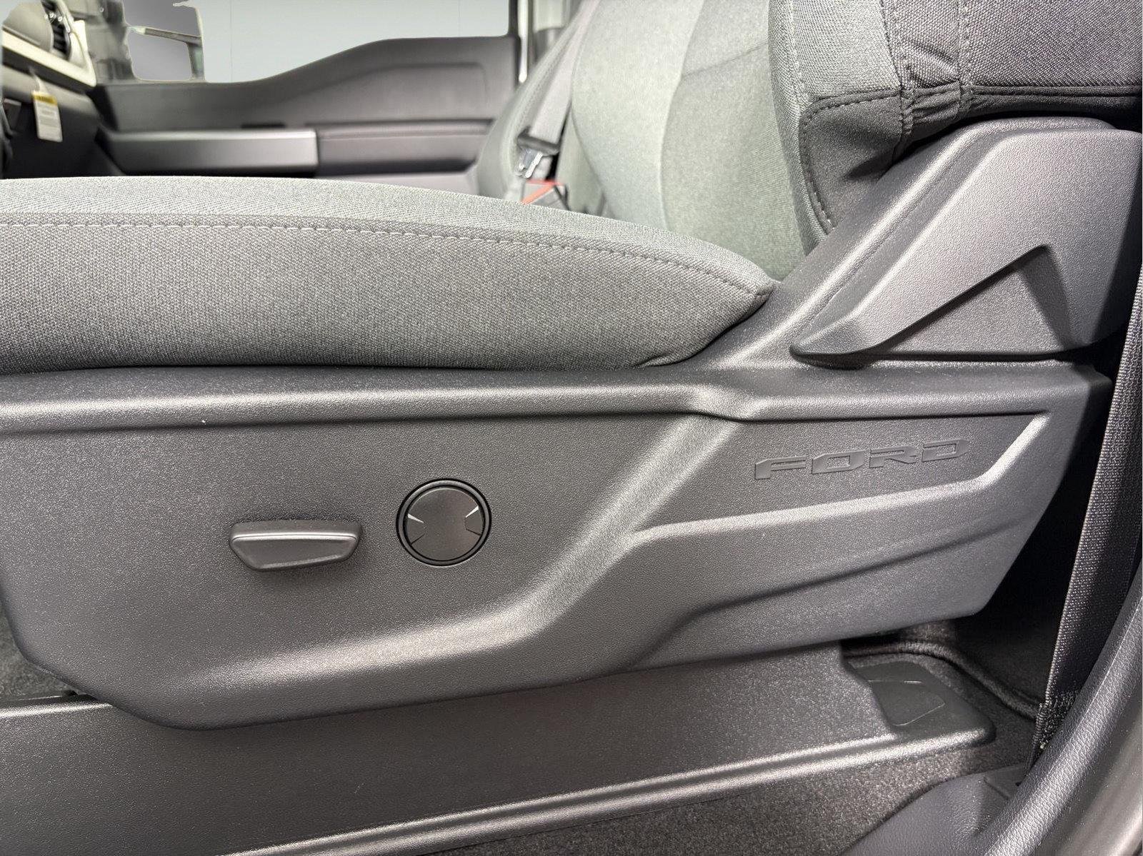New 2026 Oxford White Ford F-350® XLT image 15