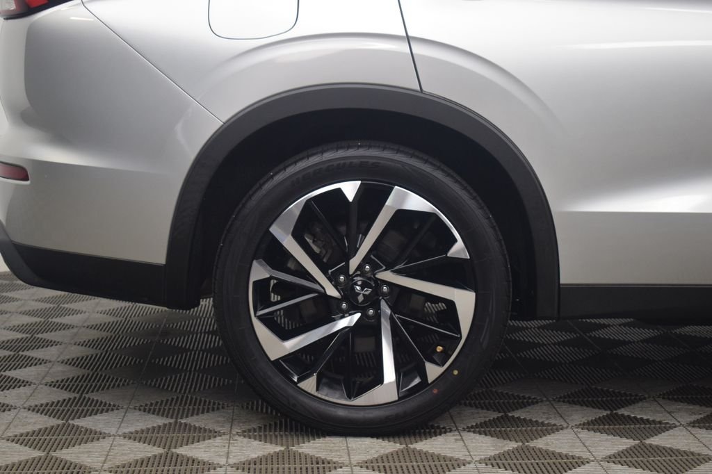 Used 2022  Mitsubishi ES image 24