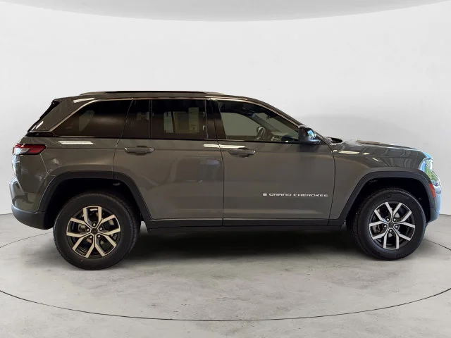 New 2027 Gray Jeep Laredo image 7