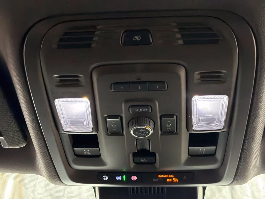 Used 2024 White Frost Tricoat GMC Denali image 19