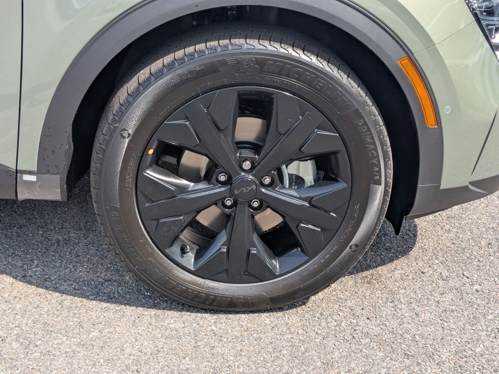 New 2025 Jungle Green Kia X-Line Prestige image 12