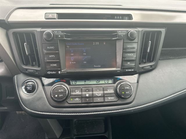 Used 2018 Silver Toyota XLE image 15