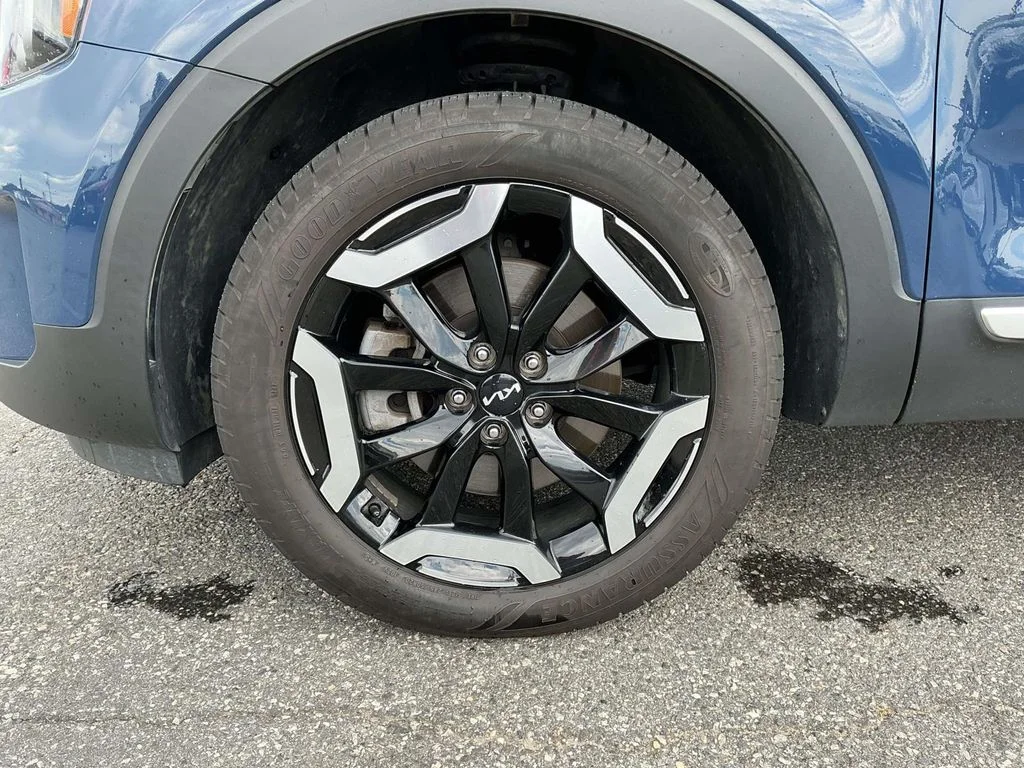 Used 2023 Black Kia EX image 16
