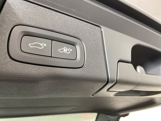 2025 Volvo XC60 Plus - Photo 43