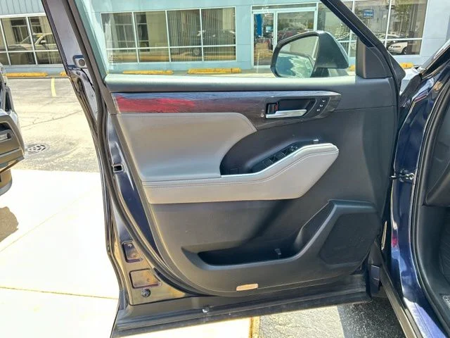 Used 2022 Gray Toyota Platinum image 30