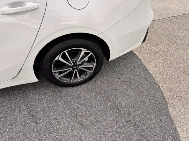 Used 2024 White Kia LXS image 11