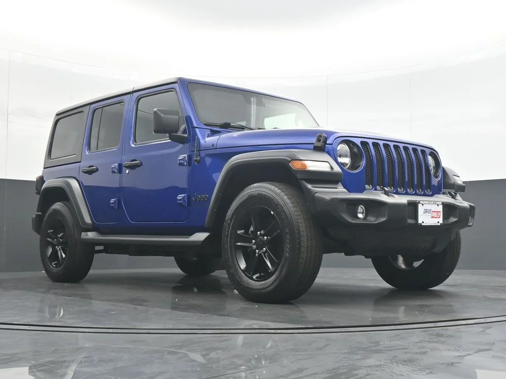 Used 2020 Blue Jeep Unlimited Sport Altitude image 33