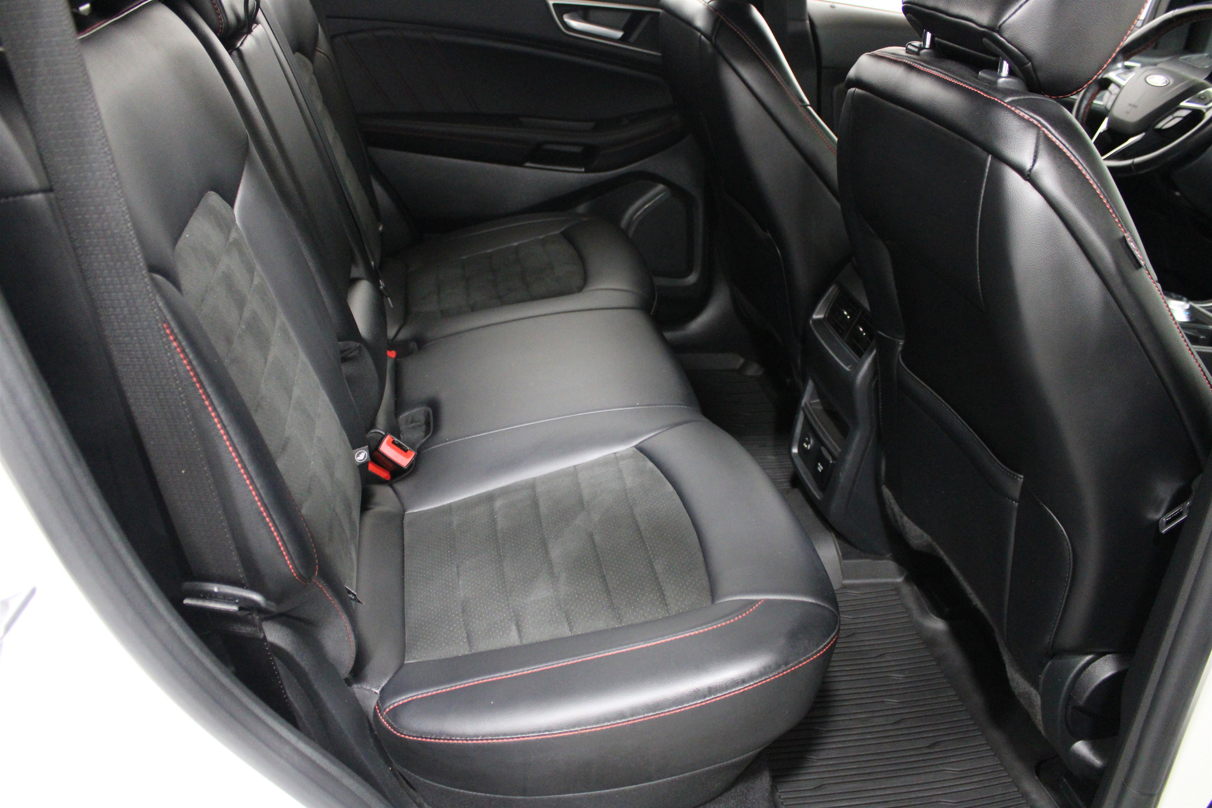 Used 2022 Star White Metallic Tri-Coat Ford ST-Line All-Wheel Drive image 26