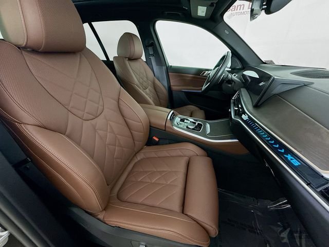 Used 2024 Green BMW xDrive50e image 29