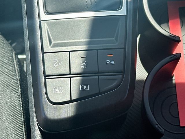 Used 2026 Snow White Pearl Kia LX image 19