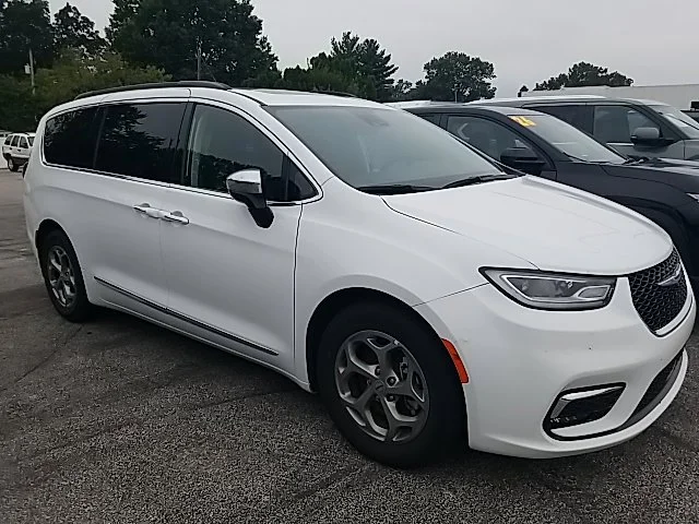 Used 2023 White Chrysler Limited image 1