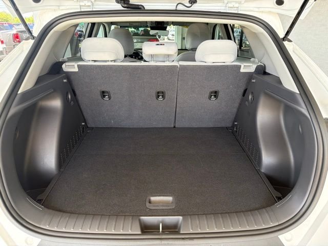 Used 2025 White Hyundai SEL image 6