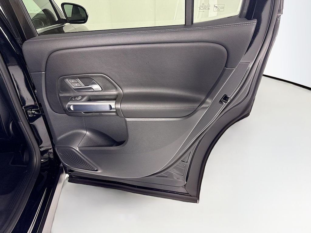 Used 2025 Night Black Mercedes-Benz GLB 250 image 27