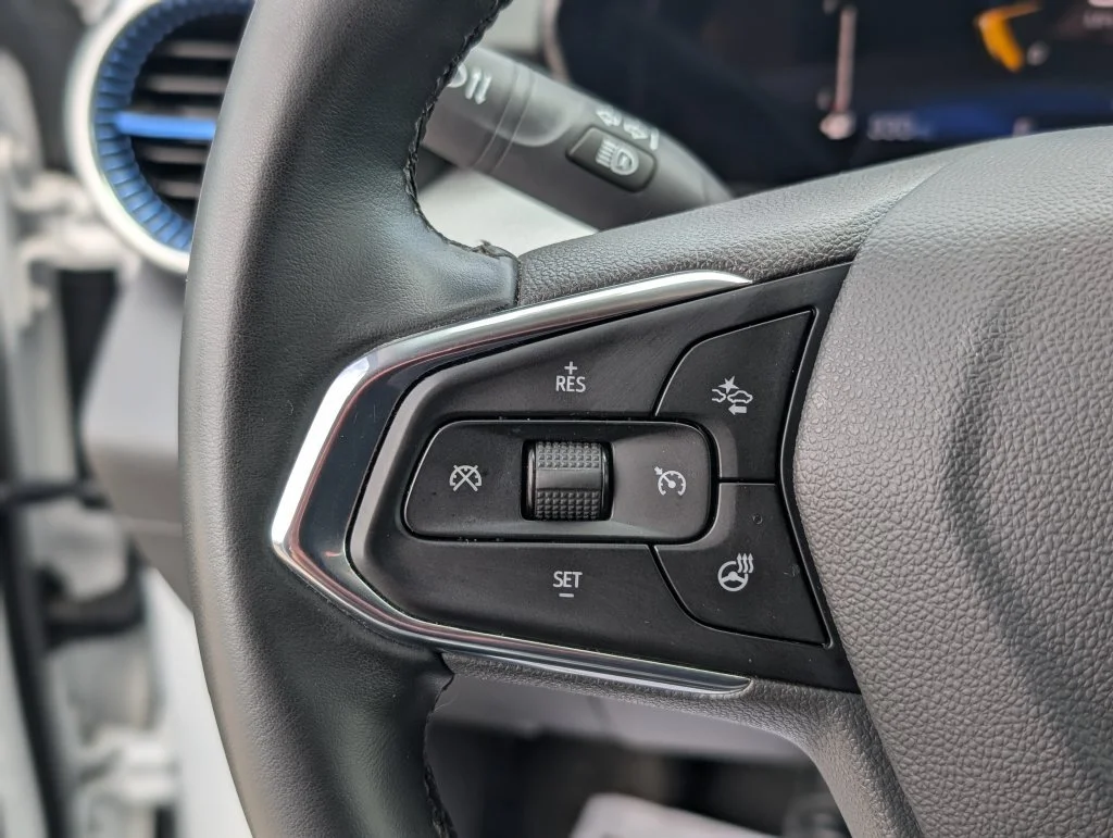Used 2025 Summit White Chevrolet LT image 19