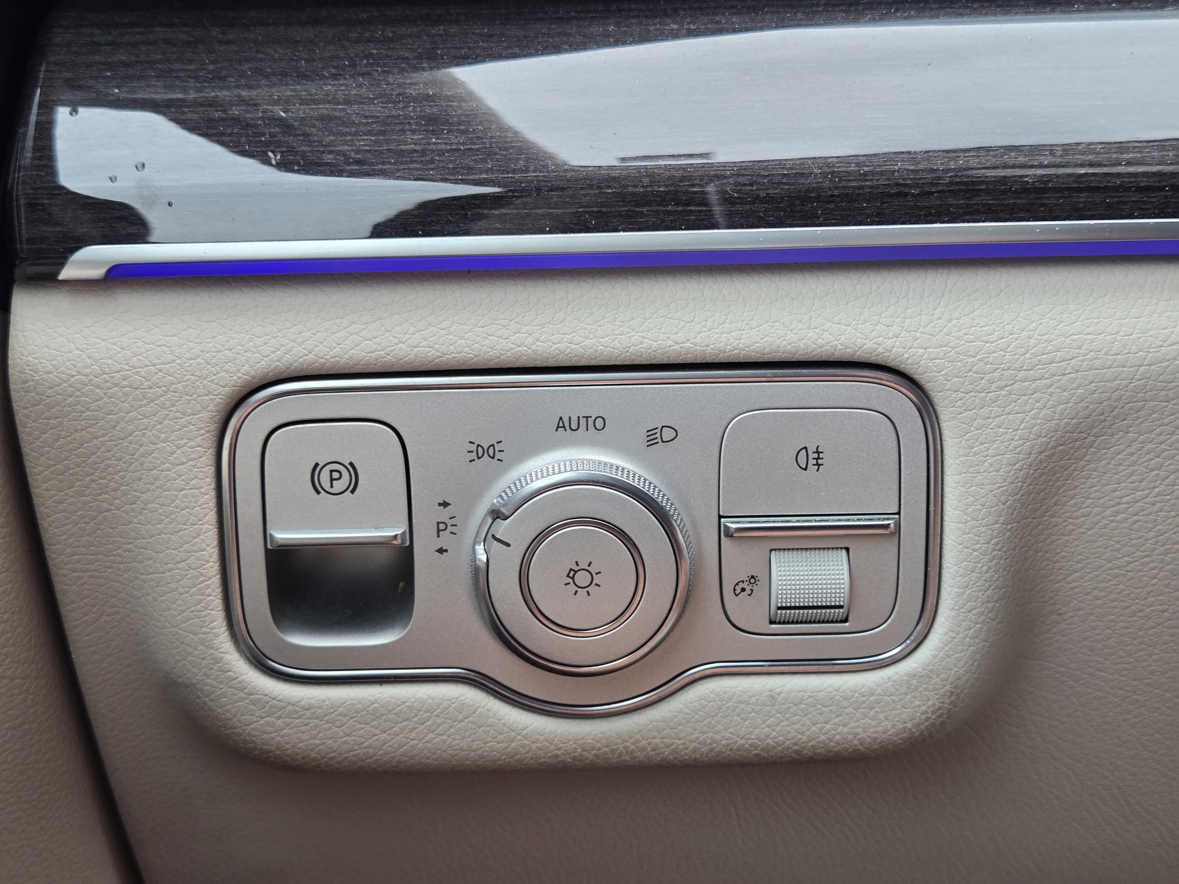 Used 2020 White Mercedes-Benz GLE 350 image 29