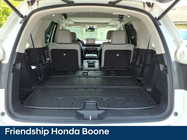 Used 2025 White Honda Touring image 11
