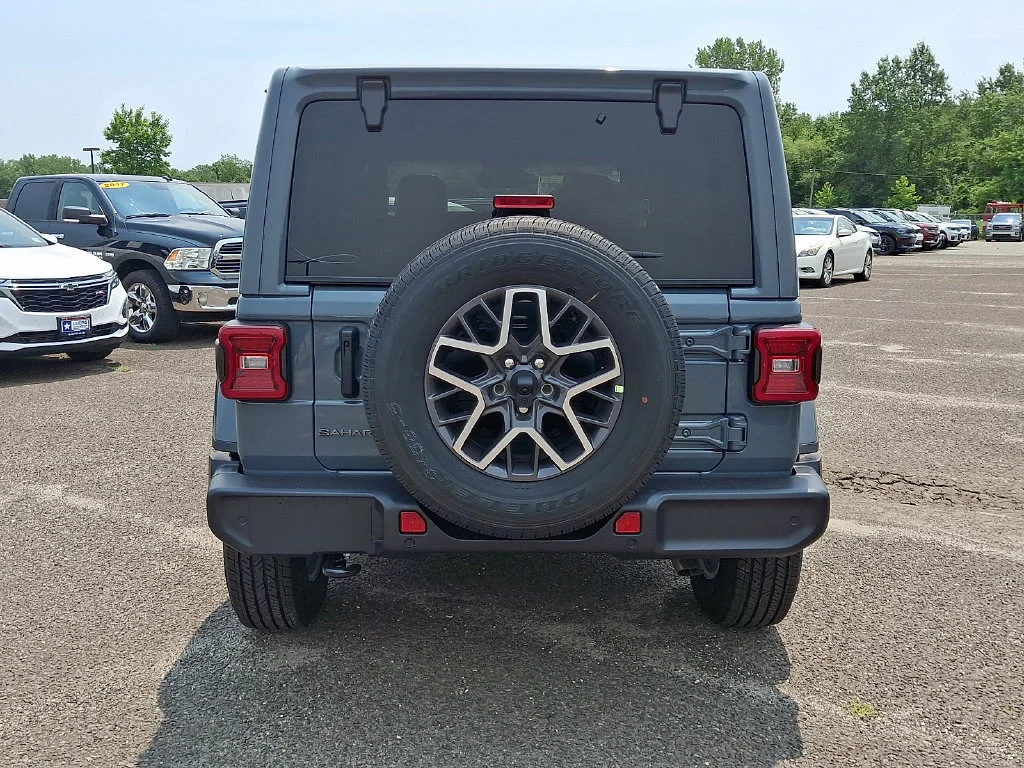 New 2026 Anvil Clear-Coat Exterior Paint Jeep Sahara image 7
