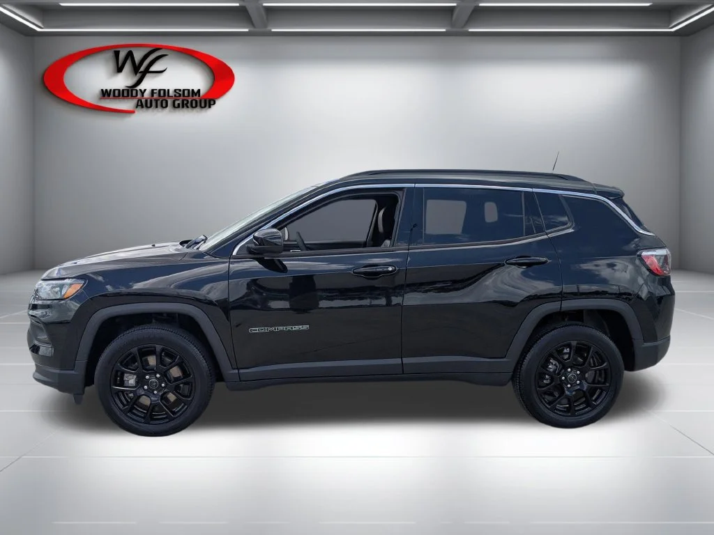 Used 2025 Black Jeep Latitude image 10